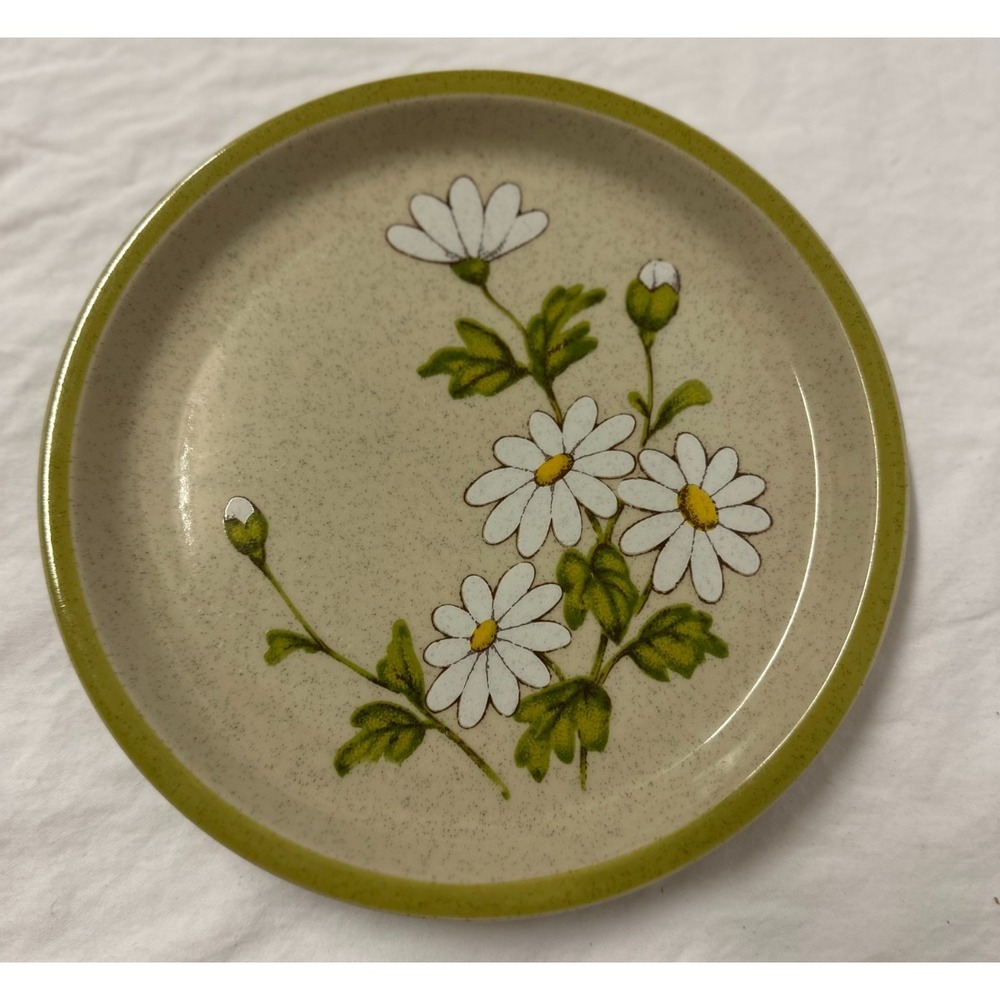 Daisy Salad Plate 7 7/8" Vtg 60s/70s MCM Stoneware Beige Speckles Green & White
